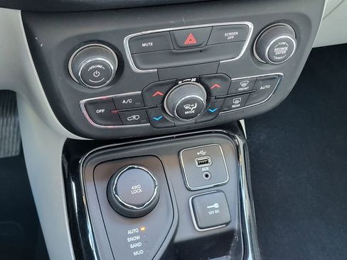 Used 2017 Jeep Compass Limited w/ Navigation Group image 13