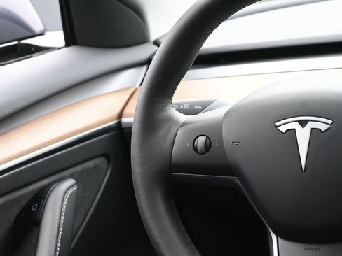 Used 2023 Tesla Model 3 Standard Range RWD image 18