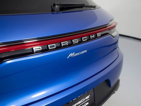 Certified 2019 Porsche Macan AWD/4WD image 39