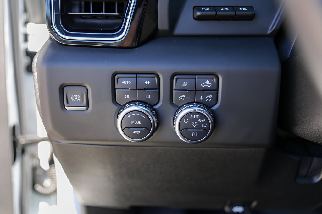 Used 2024 GMC Sierra 2500 Denali Ultimate AWD/4WD image 17