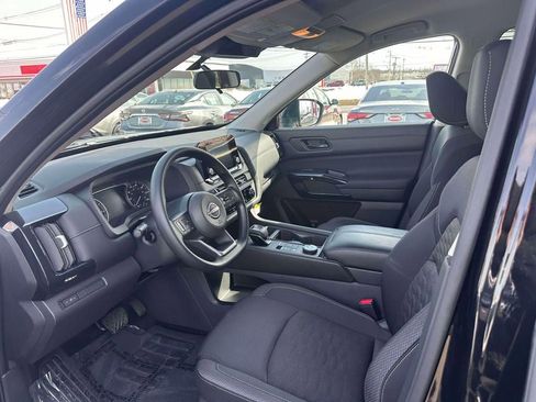 Used 2025 Nissan Pathfinder S image 15