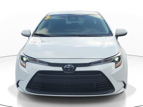 Used 2025 Toyota Corolla LE FWD image 30