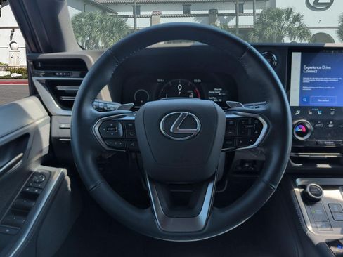 Used 2025 Lexus GX 550 w/ Accessory Package (2T) AWD/4WD image 13