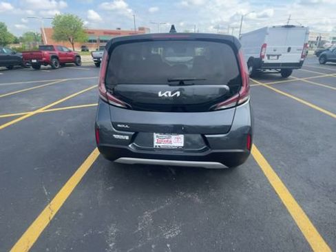 Used 2025 Kia Soul LX w/ LX Technology Package FWD image 9