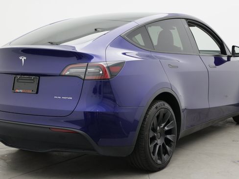 Used 2023 Tesla Model Y Long Range AWD/4WD image 10