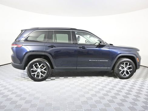 Used 2023 Jeep Grand Cherokee Limited w/ Luxury Tech Group II image 7