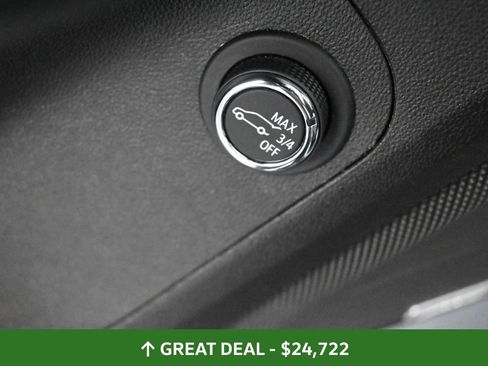 Used 2023 GMC Acadia SLT image 28