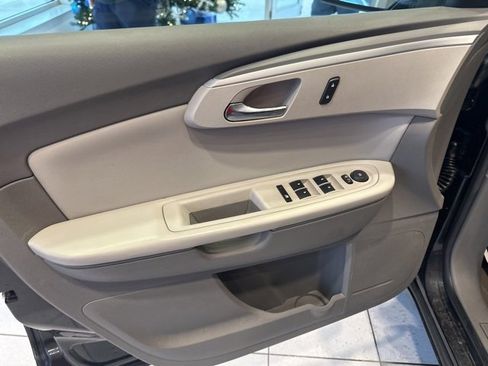 Used 2011 Chevrolet Traverse LT w/ Personal Connectivity Package image 9