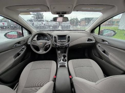 Used 2018 Chevrolet Cruze LT FWD image 6