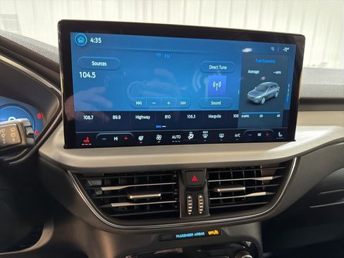 Used 2025 Ford Escape Platinum w/ Premium Technology Package image 27