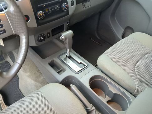 Used 2016 Nissan Frontier SV image 18