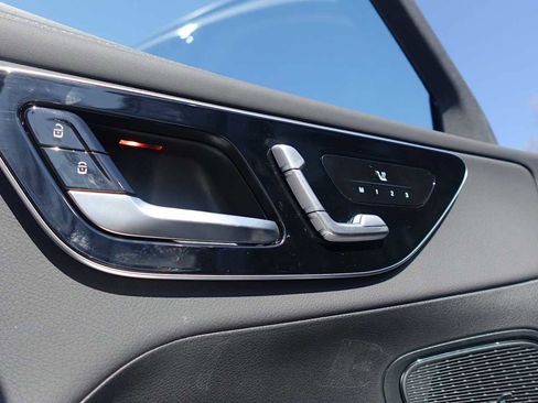 Used 2026 Mercedes-Benz GLC 300 4MATIC image 23