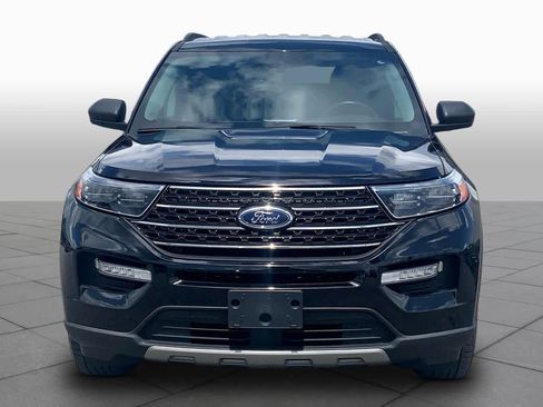 Used 2023 Ford Explorer XLT w/ Equipment Group 202A AWD/4WD image 4