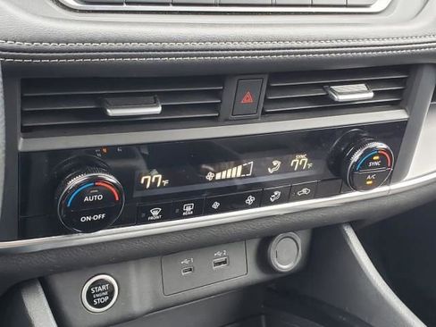 Used 2023 Nissan Rogue SV image 31