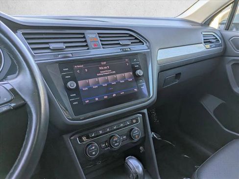 Used 2019 Volkswagen Tiguan SE image 14