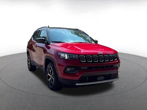 Used 2025 Jeep Compass Limited AWD/4WD image 3