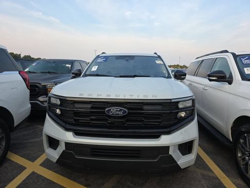 Used 2025 Ford Expedition Max Active RWD image 2