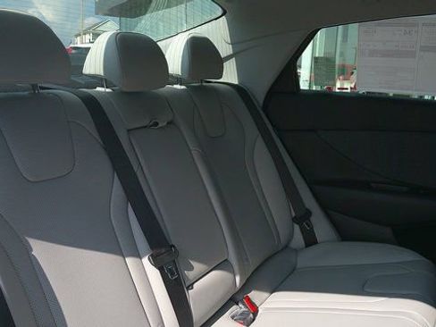 New 2026 Hyundai Elantra Limited image 9