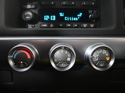 Used 2005 Chevrolet SSR w/ Preferred Equipment Group RWD image 25