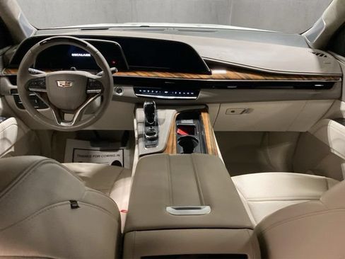 Used 2024 Cadillac Escalade Premium Luxury Platinum AWD/4WD image 2