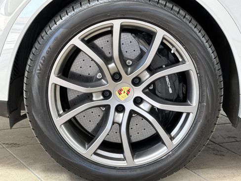 Certified 2023 Porsche Cayenne Turbo S AWD/4WD image 27
