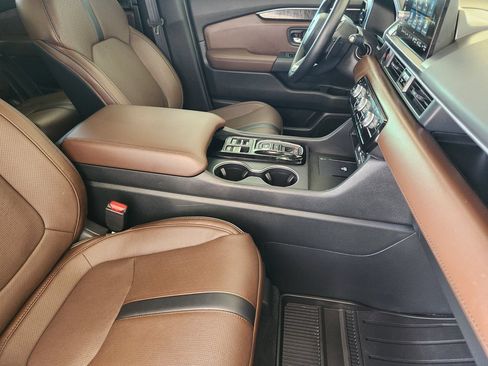 Used 2025 Honda Pilot Elite image 13