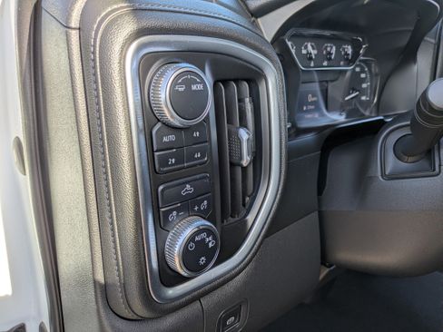 Used 2022 GMC Sierra 1500 SLE w/ X31 Off-Road Package image 19