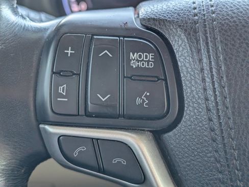 Used 2017 Toyota Highlander Limited Platinum image 12