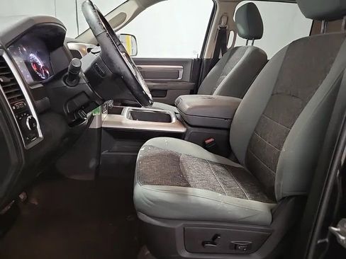 Used 2019 RAM 1500 Classic SLT image 3