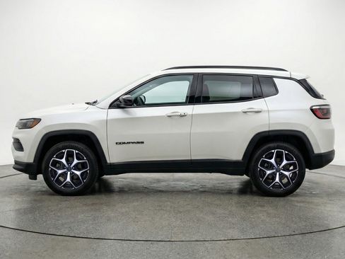 Used 2025 Jeep Compass Limited AWD/4WD image 5