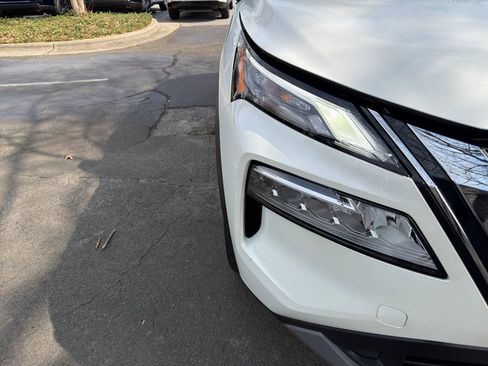 Certified 2023 Nissan Rogue SV image 10