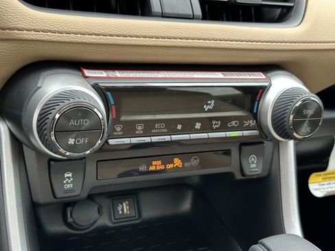 Used 2025 Toyota RAV4 XLE w/ Convenience Package image 19