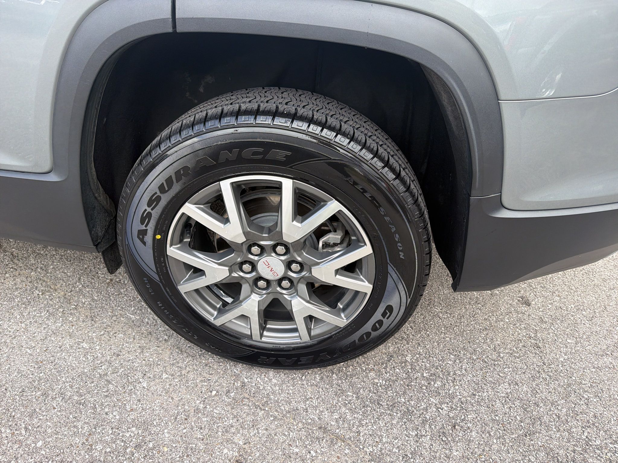 Used 2023 GMC Acadia SLE w/ Driver Convenience Package FWD image 32