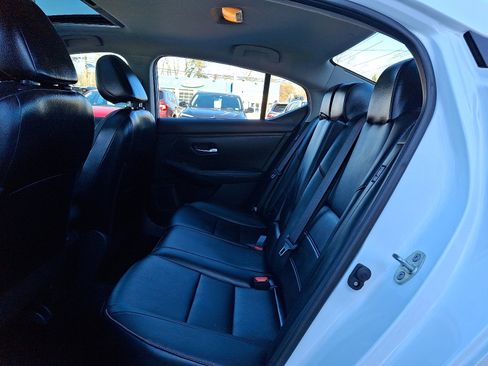 Used 2021 Nissan Sentra SR w/ SR Premium Package image 11