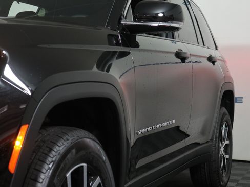 New 2025 Jeep Grand Cherokee Limited w/ Luxury Tech Group II AWD/4WD image 10