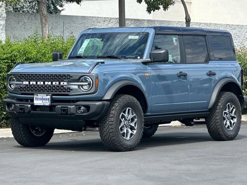 New 2025 Ford Bronco Badlands image 8