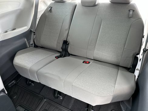 Used 2024 Toyota Sienna LE AWD/4WD image 14