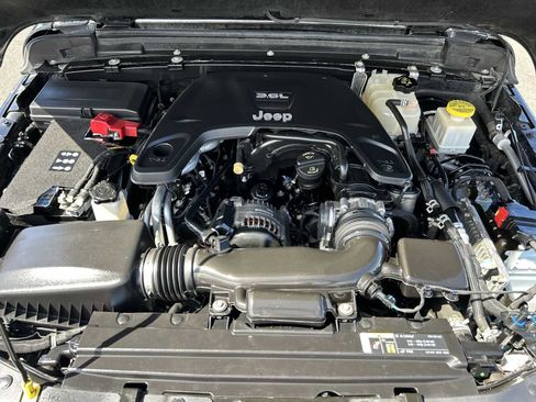 Used 2020 Jeep Gladiator Overland AWD/4WD image 17