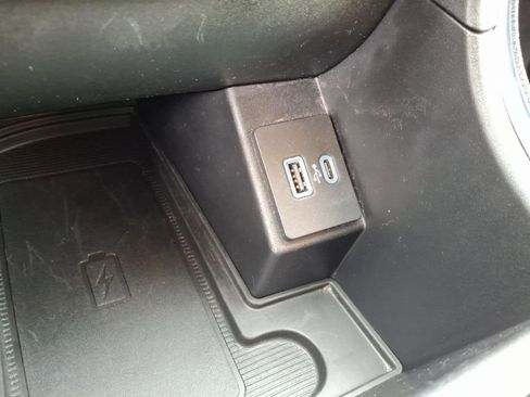 Used 2024 Ford Edge Titanium image 18