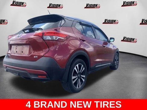 Used 2019 Nissan Kicks SR w/ SR Premium Package FWD image 3