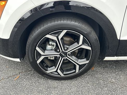 Used 2023 Kia Niro EX Touring image 12