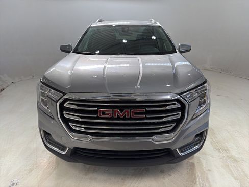 Used 2024 GMC Terrain SLT image 3