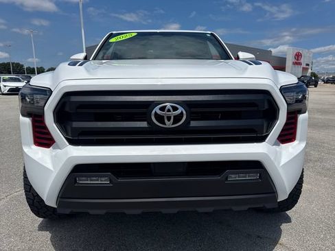 Used 2025 Toyota Tacoma SR5 AWD/4WD image 9