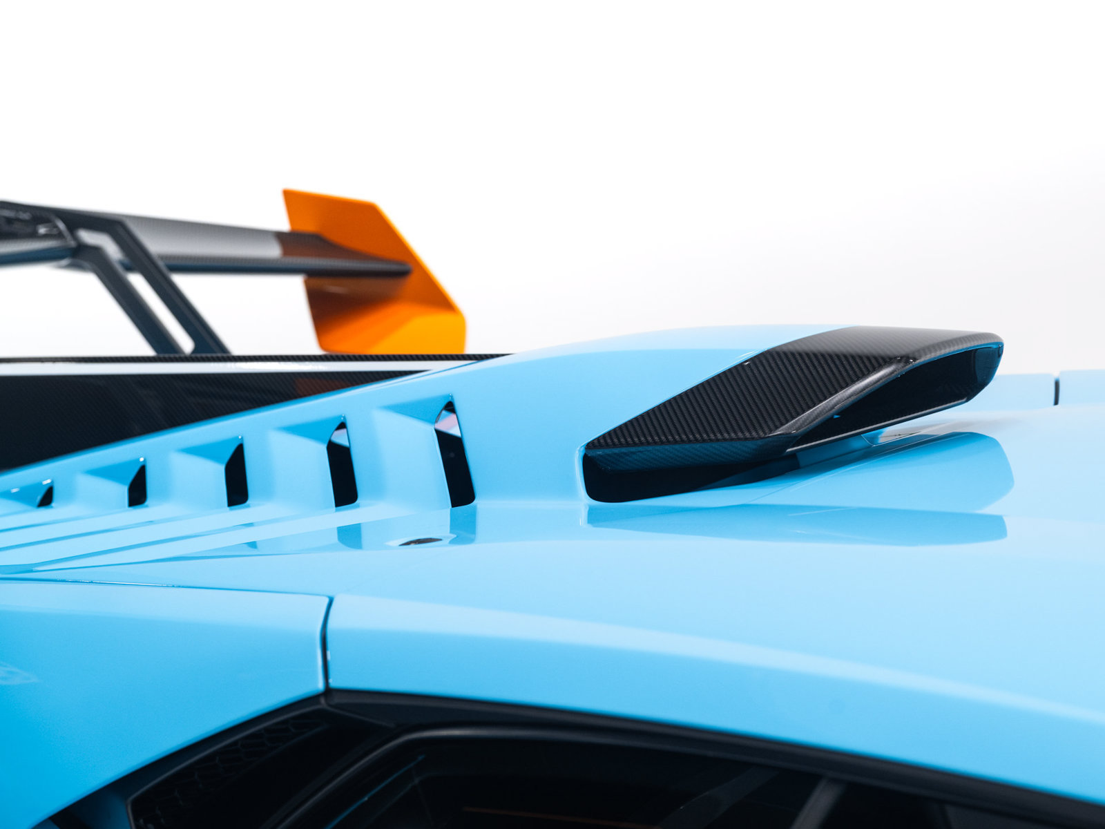 Used 2022 Lamborghini Huracan STO RWD image 23