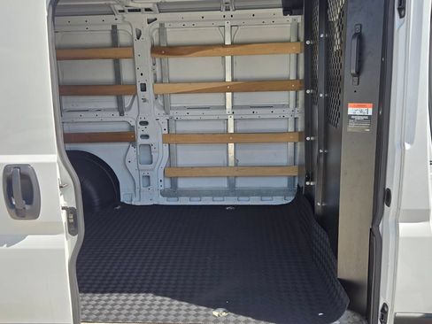 Used 2025 RAM ProMaster 2500 w/ U-Haul Equipment Group FWD image 15