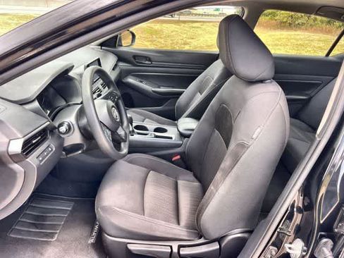 Used 2024 Nissan Altima 2.5 S FWD image 11