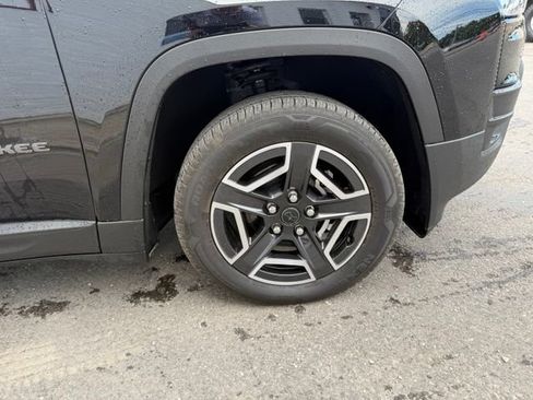 Used 2026 Jeep Cherokee Limited AWD/4WD image 4