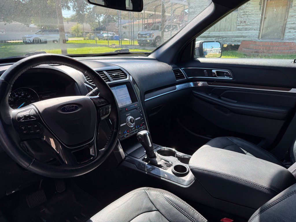 Used 2019 Ford Explorer Limited w/ Class III Trailer Tow Package FWD image 7
