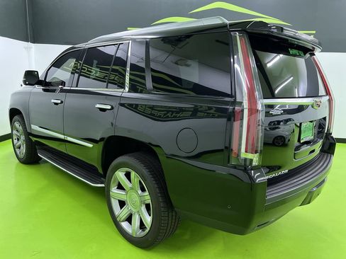 Used 2017 Cadillac Escalade Luxury AWD/4WD image 7