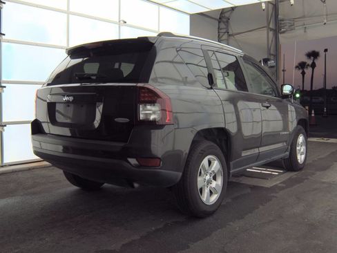 Used 2014 Jeep Compass Latitude FWD image 3